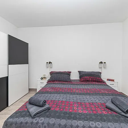 2 Bedroom Cozy In شقة تروغير