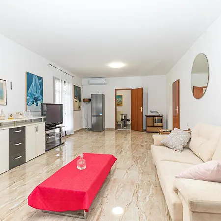 Cozy Apartment In Trogir With Wifi 트로기르