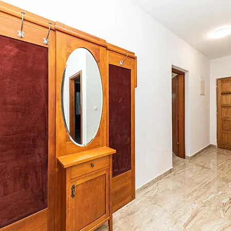 2 Bedroom Cozy In تروغير