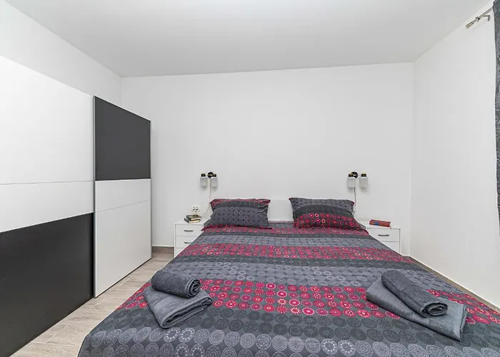 2 Bedroom Cozy In Apartman Trogir