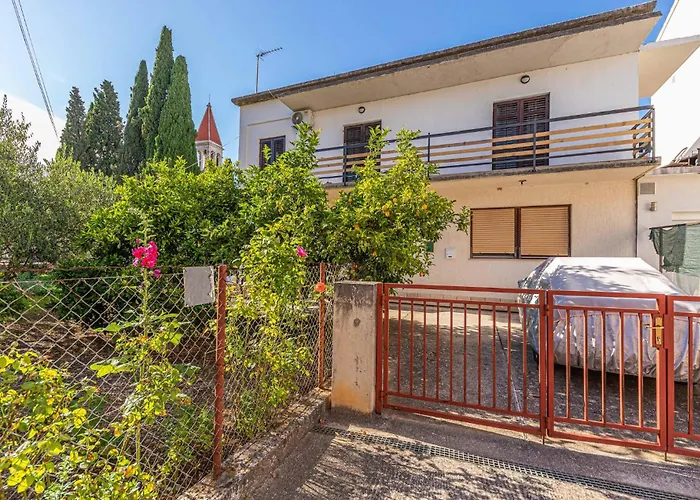 2 Bedroom Cozy In Trogir