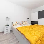 2 Bedroom Stunning In Apartment