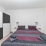 2 Bedroom Stunning In Apartment Trogir