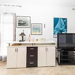 2 Bedroom Stunning In *