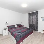 2 Bedroom Stunning In Apartment Trogir