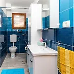 2 Bedroom Stunning In *
