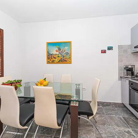 Cozy Apartment In Trogir With Wifi アパート