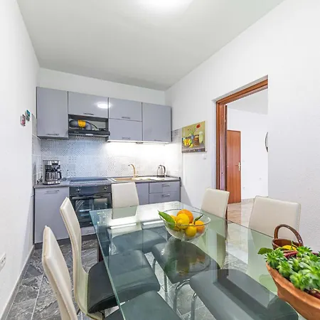 Cozy Apartment In Trogir With Wifi アパート *