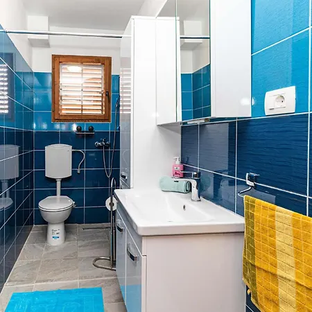 Cozy Apartment In Trogir With Wifi *