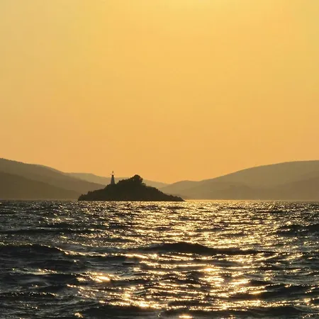 Cozy Apartment In Trogir With Wifi アパート