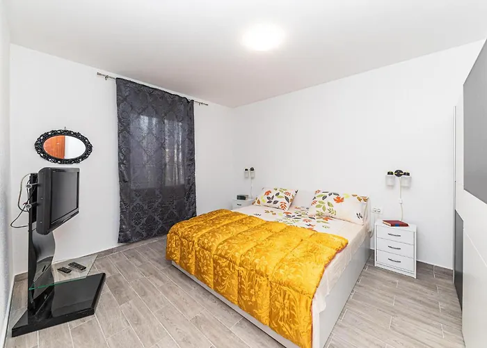 2 Bedroom Cozy In *