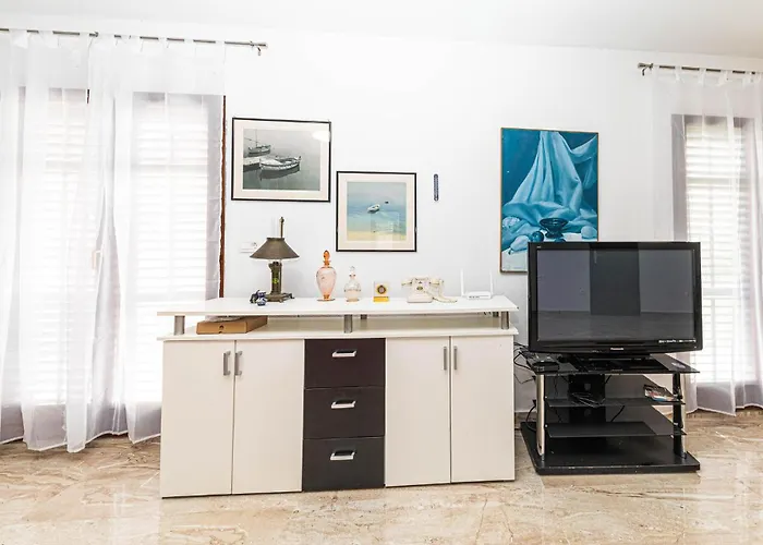 2 Bedroom Cozy In *