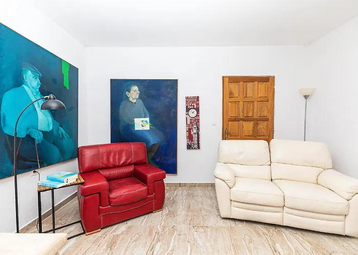 2 Bedroom Cozy In Apartment