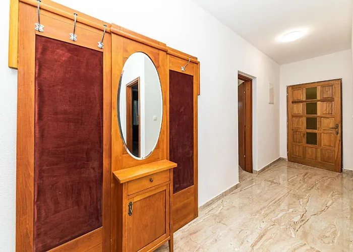 2 Bedroom Cozy In Trogir