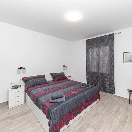 2 Bedroom Cozy In Appartement Trogir