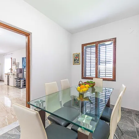 شقة Cozy Apartment In Trogir With Wifi *