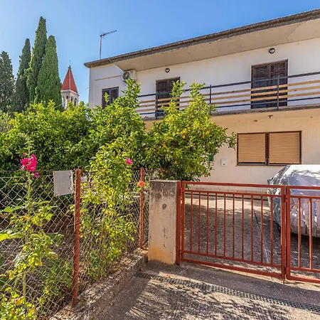 Cozy Apartment In Trogir With Wifi تروغير