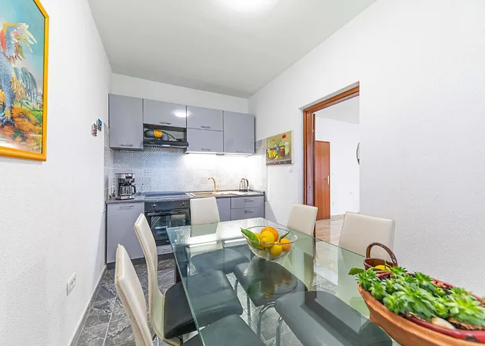 2 Bedroom Cozy In Appartement *