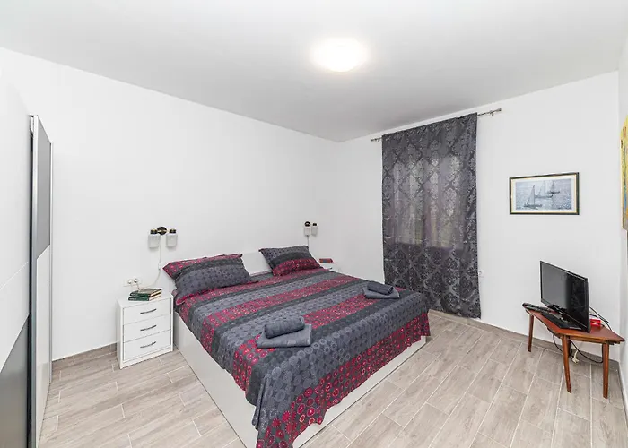 2 Bedroom Cozy In Appartement Trogir